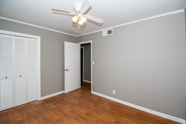 Building Photo - Large newly remodeled Georgetown Home