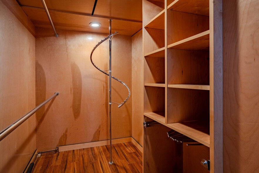 Building Photo - 215 Old Newtown Rd