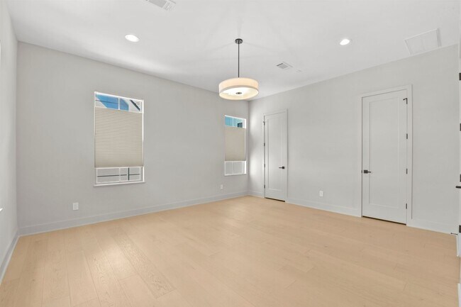 Building Photo - Exclusive Montrose Residence W/ High-End D...