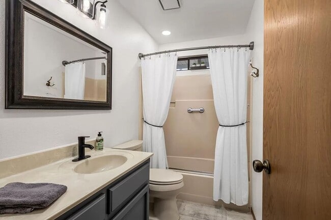 Building Photo - 11469 Sandpiper Way