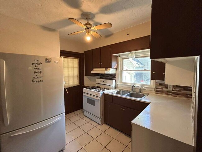 Building Photo - 377 Talbot Ave