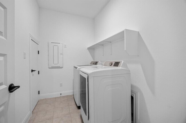 Building Photo - 22212 Coyote Cave Trl
