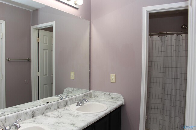 Building Photo - 364 Oakland Rd