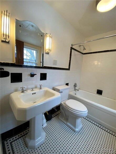 Building Photo - 2897 Graffenburg Rd