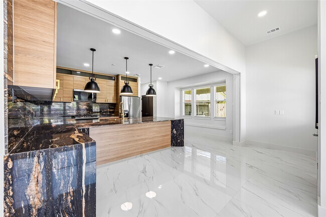 Building Photo - 2401 Fastwater Creek Ct