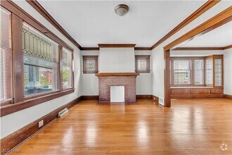 Building Photo - 1905 W 73rd St