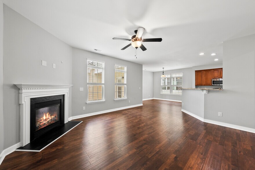 Building Photo - 1004 Crinoline Ln