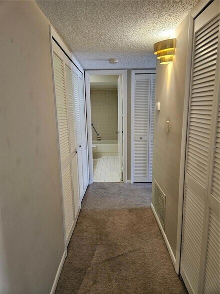 Building Photo - 7 Escondido Cir