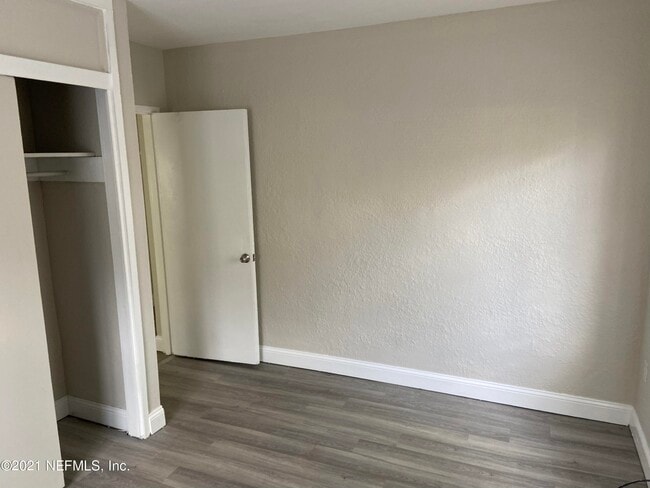 Building Photo - 5366 Baycrest Rd