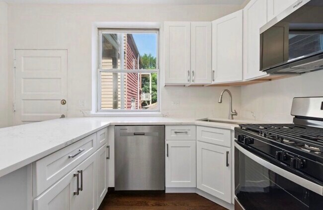 Building Photo - 1340 W Hollywood Ave