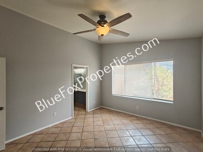 Building Photo - 9048 N Palm Brook Dr