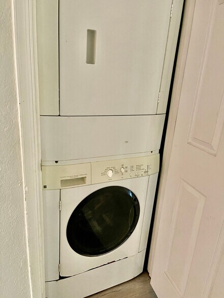 Building Photo - 1006 New St