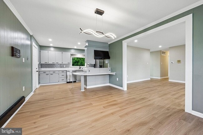 Building Photo - 7200 Vellex Ln