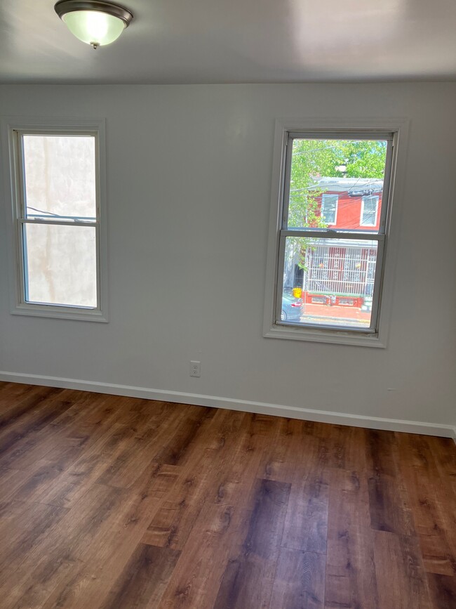 Building Photo - 564 Berkley St
