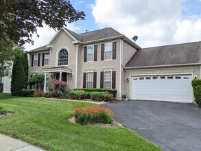 Building Photo - 403 McClellan Dr