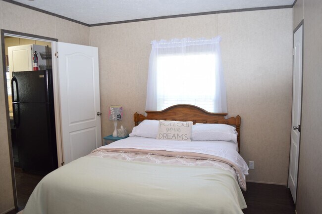 Building Photo - Charming 2BR/1BA Furnished Home in Taylors...