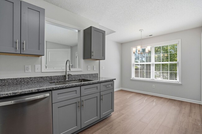 Building Photo - RANCH HOME with 3 bedrooms and 2 baths-CONVENIENT LOCATION