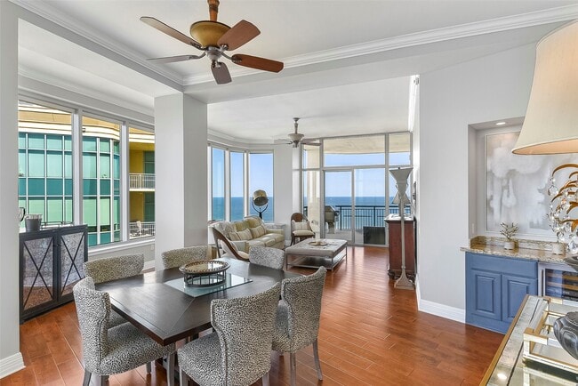 Building Photo - 801 E Beach Dr