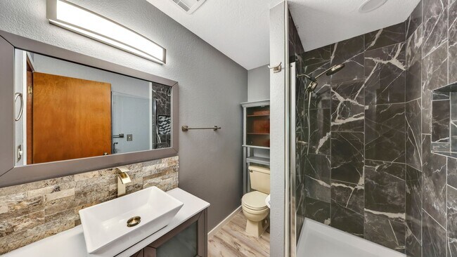 Building Photo - 6127 Parkside Dr