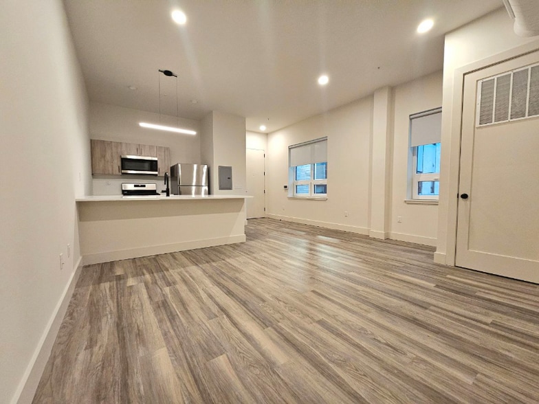 Building Photo - 55 Washington St