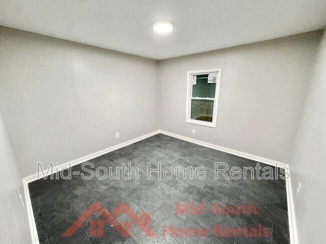 Building Photo - 1811 Castalia St