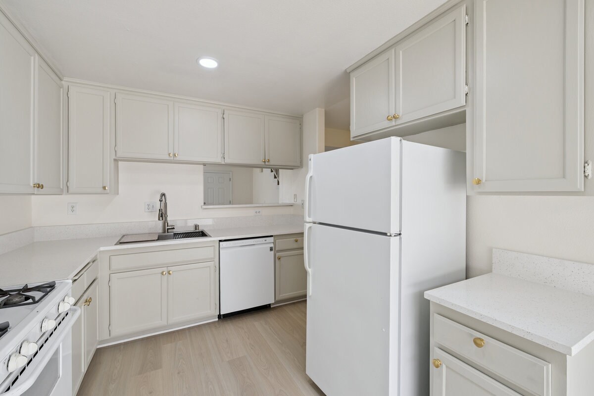 Building Photo - 3709 Las Flores Canyon Rd