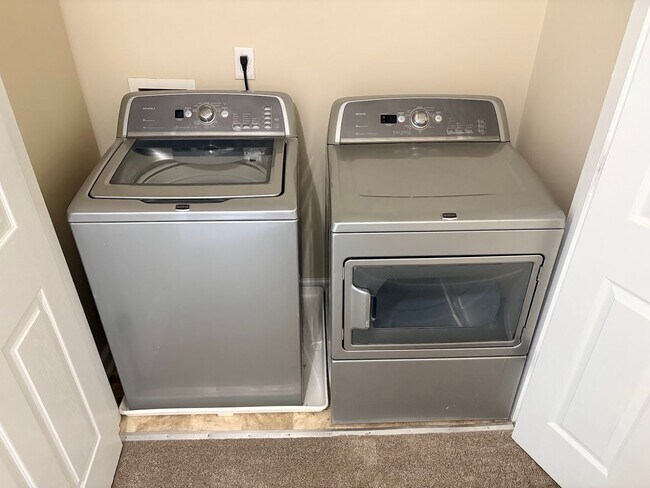 Building Photo - 2 Bedroom Townhome in Prosperity Village