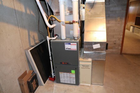 Building Photo - 565 S 200 E