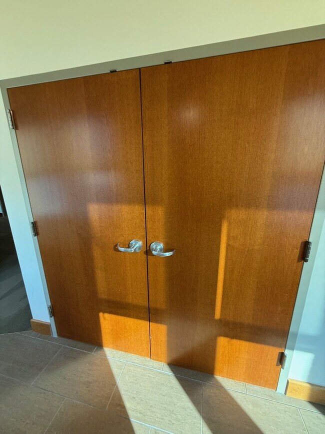 Building Photo - Blue Earth One Bedroom For Lease