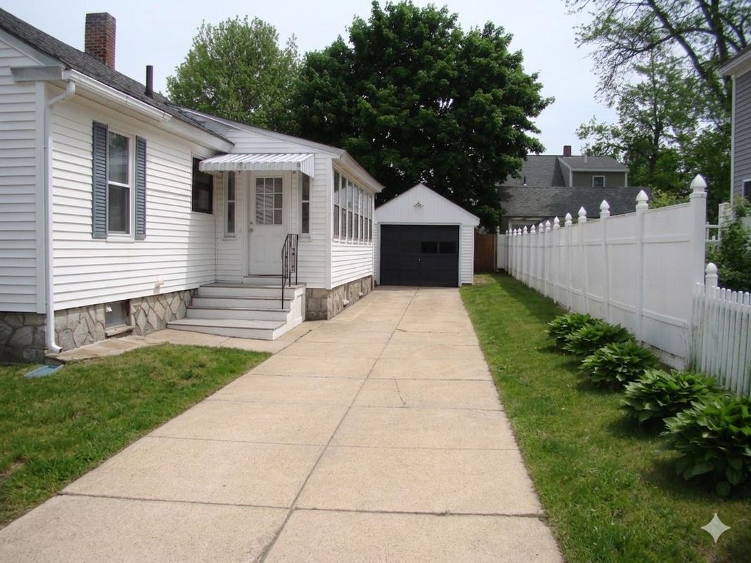 Building Photo - 145 McQuesten St
