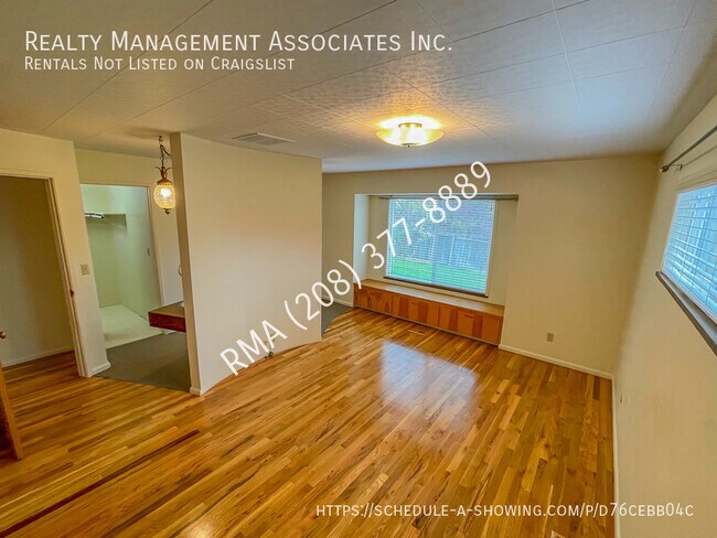 Building Photo - 2360 S Ridgeview-Way