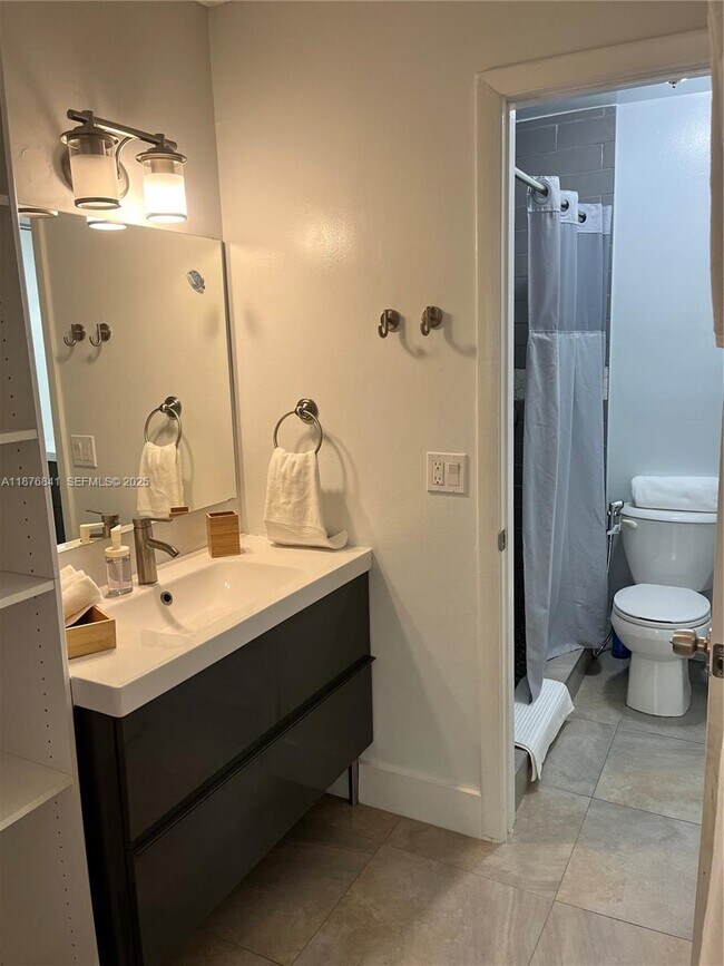 Building Photo - 2567 NE 182nd St