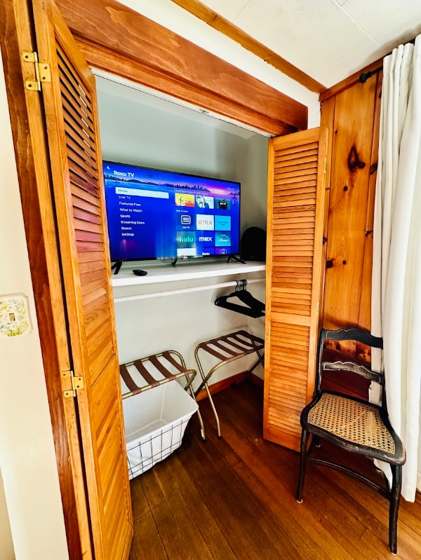 Building Photo - 11 Lower Beach Rd