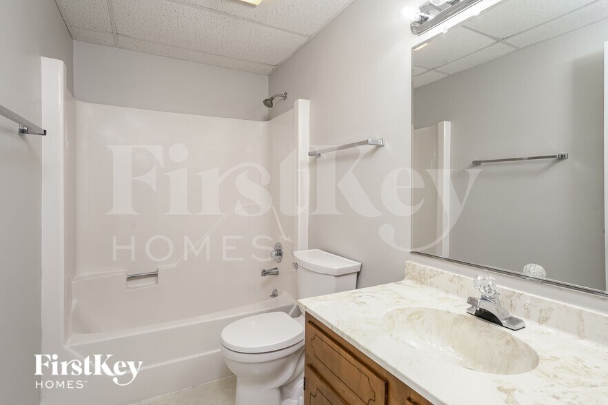 Building Photo - 8832 Belhaven Ct