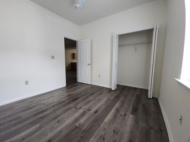 Building Photo - Historic Bethlehem - 2 Bedroom Apartment