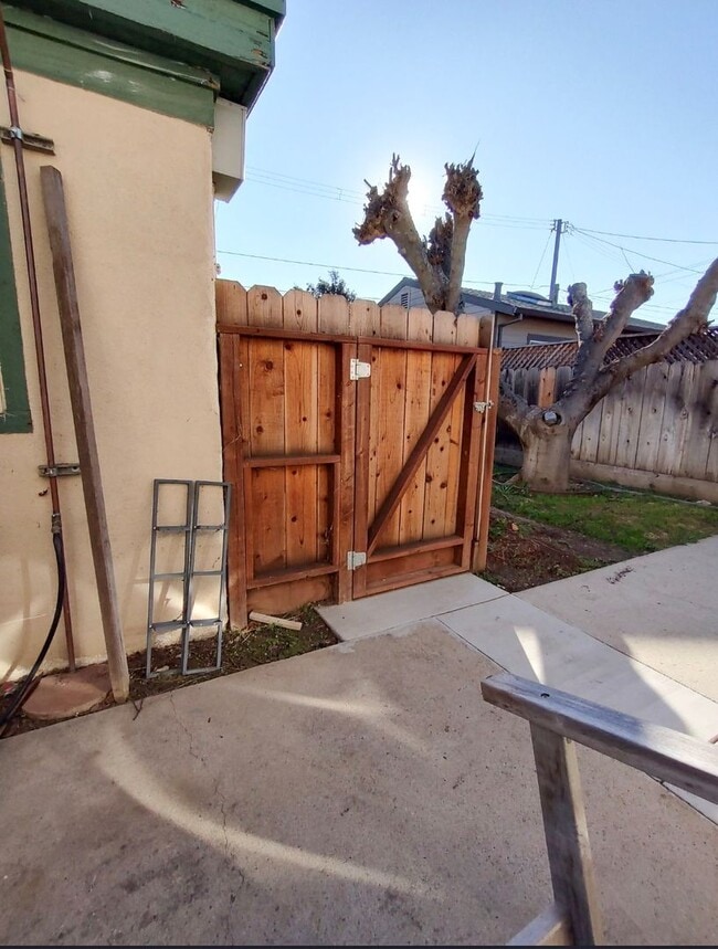 Building Photo - Lovely 3 Bedroom 2 Bath Single Story in Hollister