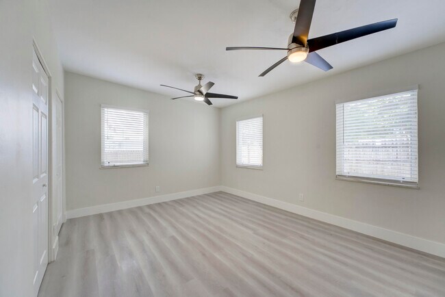Building Photo - 840 Bradley St