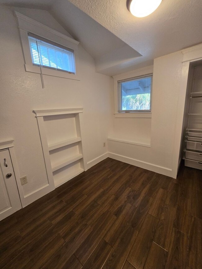 Building Photo - CHARMING 2 BEDROOM, 1 BATH HOME WITH SPACI...