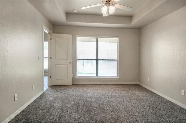 Building Photo - Beautiful 4 + Bedroom Home in Gated North ...