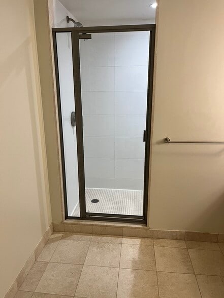 Building Photo - 1025 First St SE