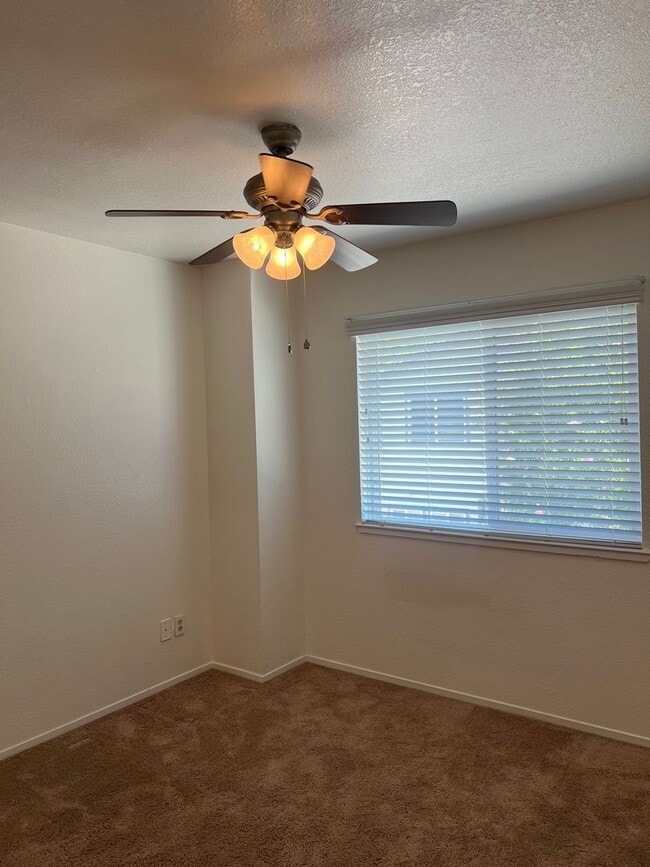 Building Photo - NICE 3 BEDROOM, 2.5 TOWNHOUSE W/ 2 CAR GAR...
