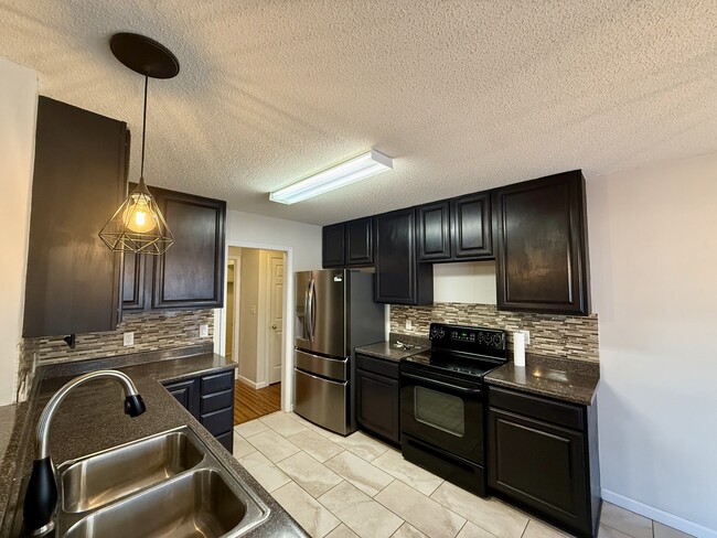 Building Photo - 254 Meadow Pathway Dr