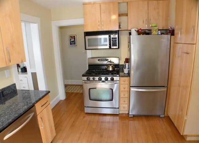 Building Photo - 16 Fairmont St