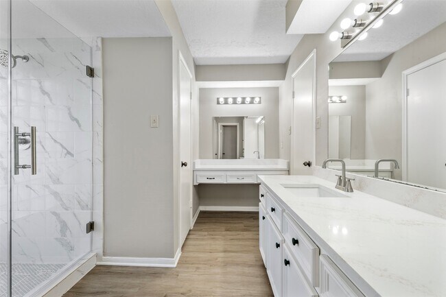 Building Photo - 4106 Cypress Hill Dr