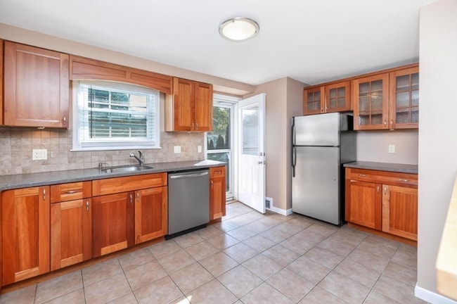 Building Photo - 257 Winton St