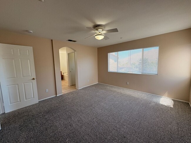 Building Photo - 4 Bed, 2.5 Bath in Riverside!