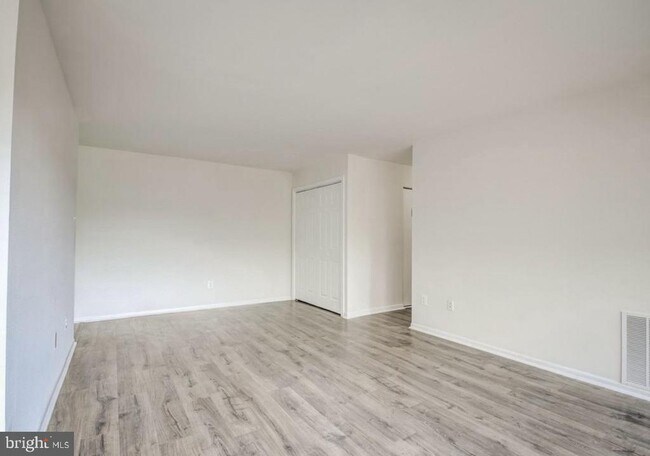 Building Photo - 11051 Camfield Ct