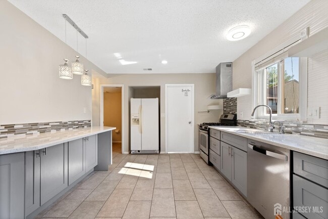 Building Photo - 496 Westgate Dr