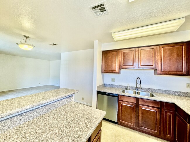 Building Photo - Lovely 2 Bed, 2 Bath Upstairs Condo for Re...