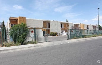 Building Photo - Large Bedrooms and Balconies!